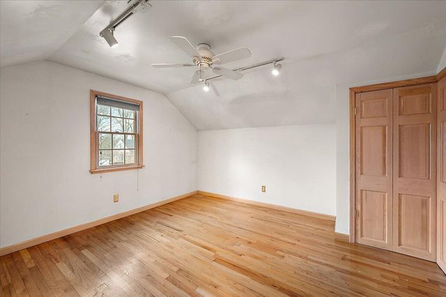 1218 Roslyn Road, Grosse Pointe Woods City, MI 48236