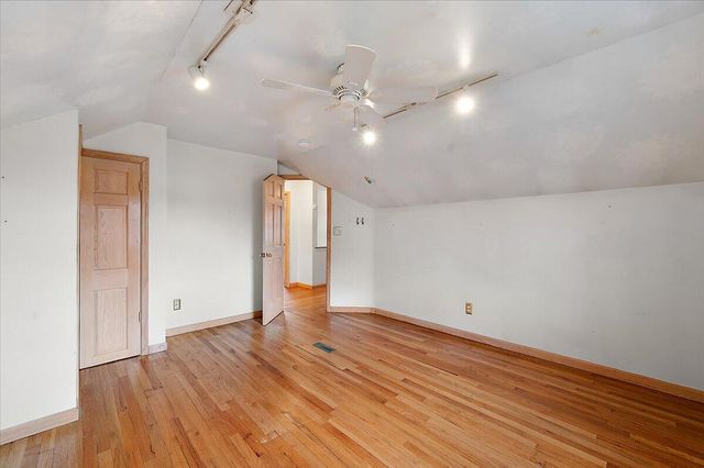 1218 Roslyn Road, Grosse Pointe Woods City, MI 48236