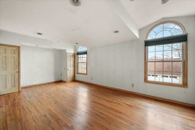 1218 Roslyn Road, Grosse Pointe Woods City, MI 48236