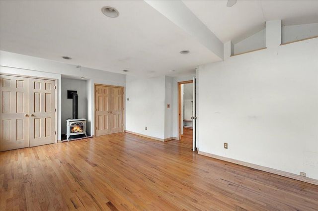 1218 Roslyn Road, Grosse Pointe Woods City, MI 48236