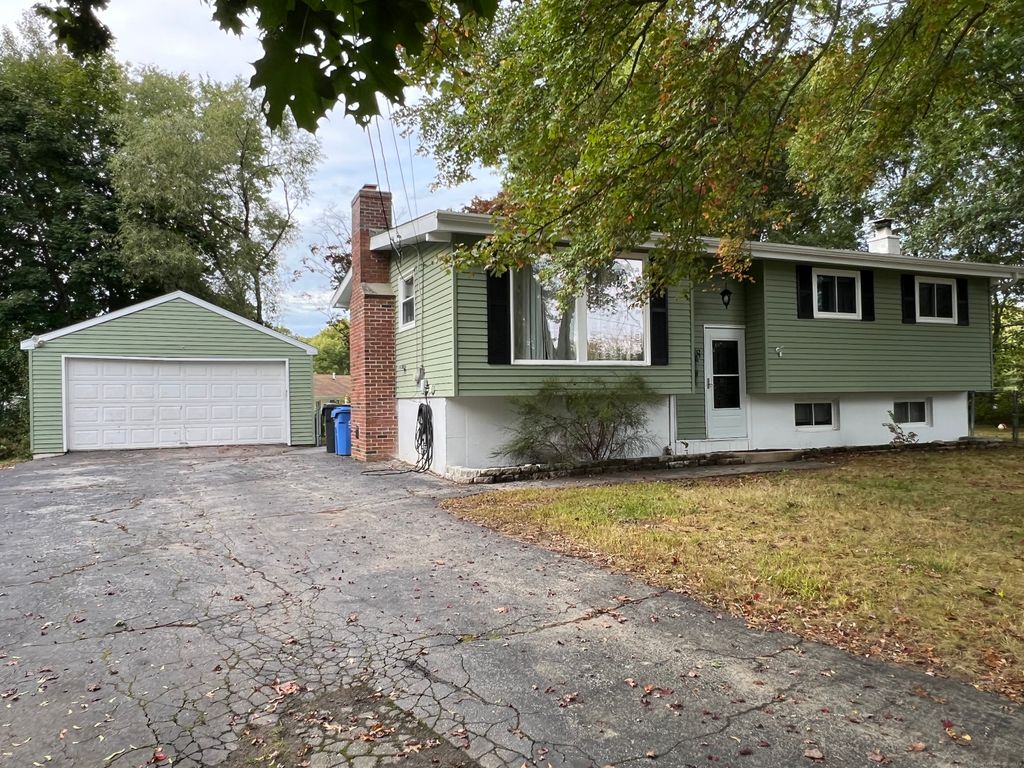 8 Powder Horn Lane, Ledyard, CT 06339
