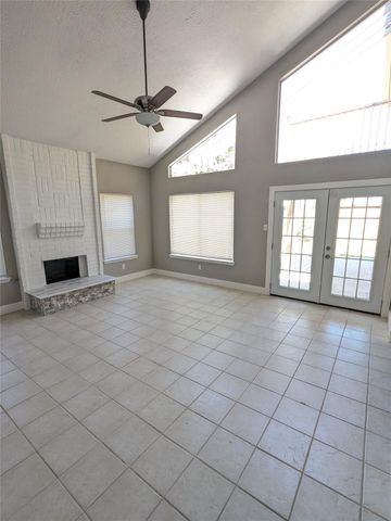 2715 S Brompton Drive, Pearland, TX 77584
