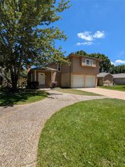 2715 S Brompton Drive, Pearland, TX 77584