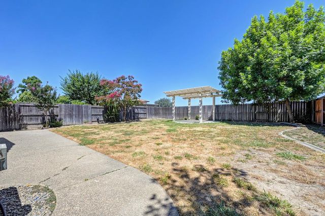 8759 Fobes Dr, Antelope, CA 95843