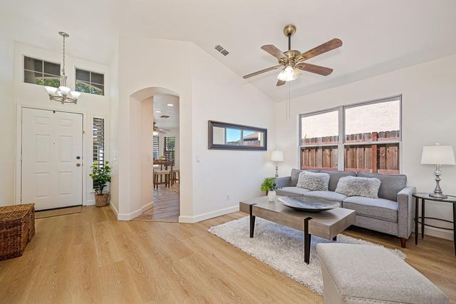 8759 Fobes Dr, Antelope, CA 95843