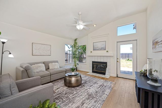 8759 Fobes Dr, Antelope, CA 95843