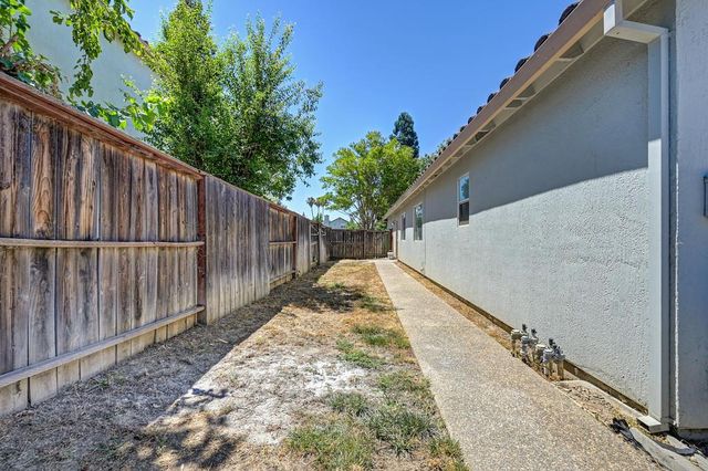 8759 Fobes Dr, Antelope, CA 95843