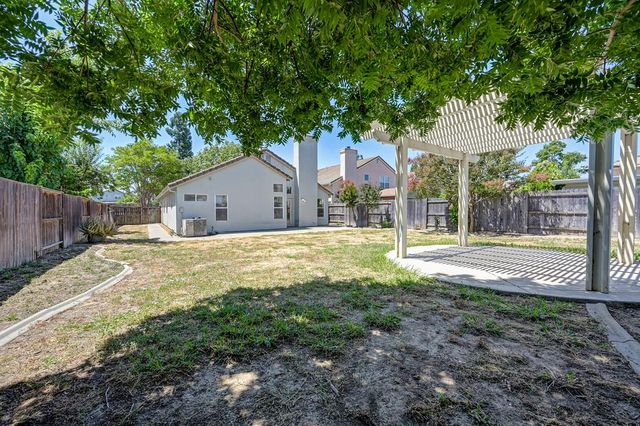 8759 Fobes Dr, Antelope, CA 95843