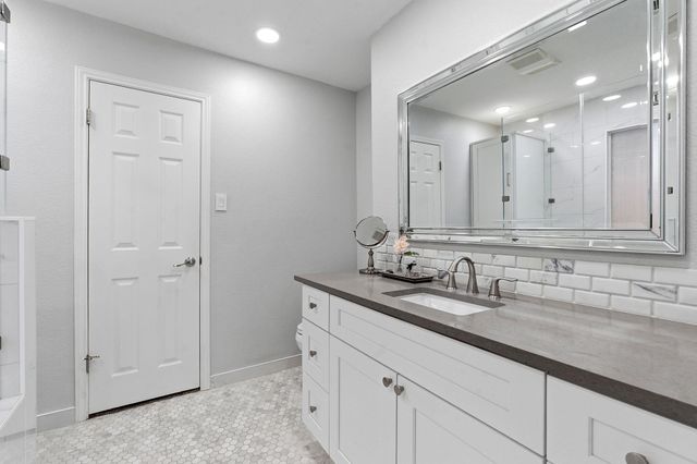 8013 Doe Meadow DR, Austin, TX 78749