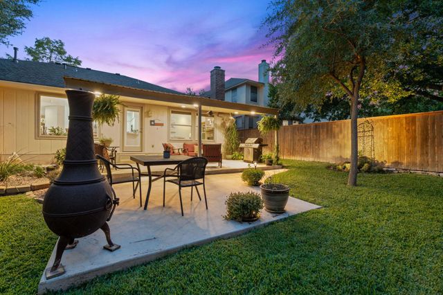 8013 Doe Meadow DR, Austin, TX 78749