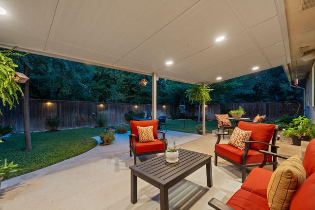 8013 Doe Meadow DR, Austin, TX 78749