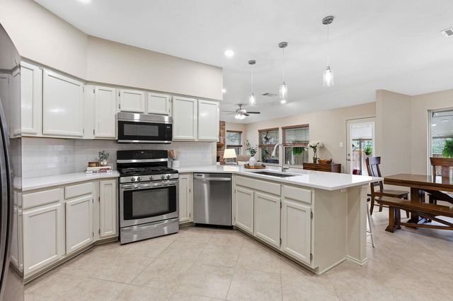 8013 Doe Meadow DR, Austin, TX 78749