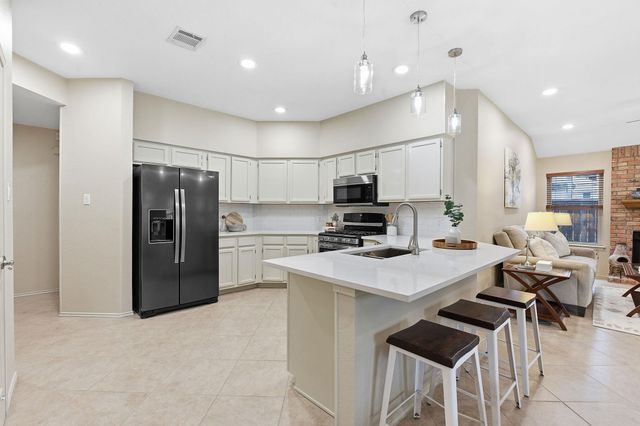 8013 Doe Meadow DR, Austin, TX 78749