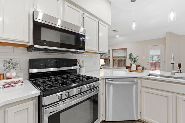 8013 Doe Meadow DR, Austin, TX 78749