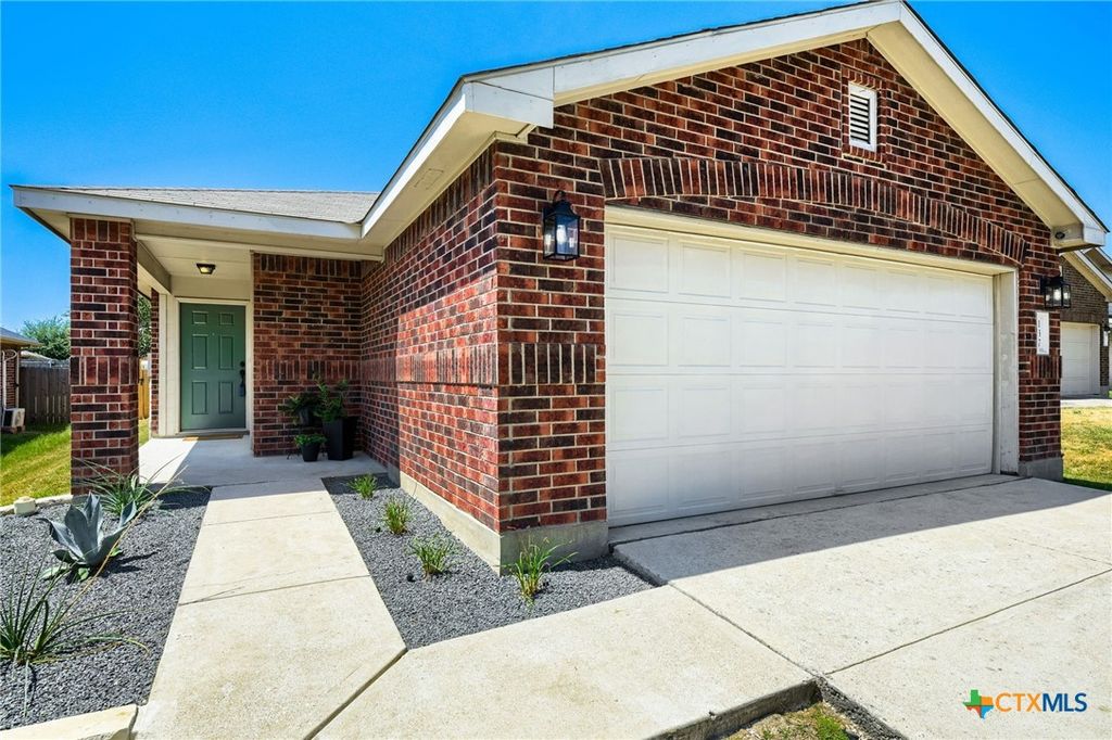 137 Pine Arbol, Buda, TX 78610
