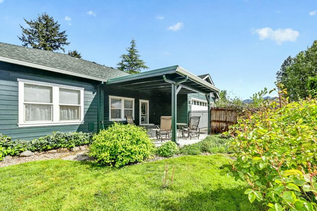 2078 Orchard Home Drive, Medford, OR 97501