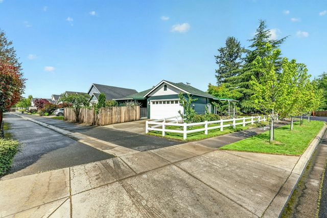 2078 Orchard Home Drive, Medford, OR 97501