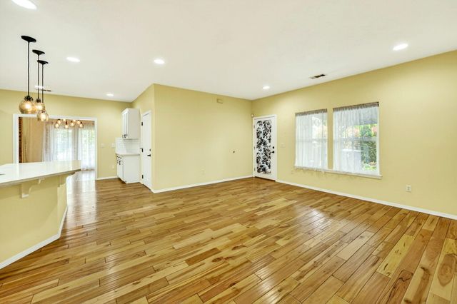 2078 Orchard Home Drive, Medford, OR 97501