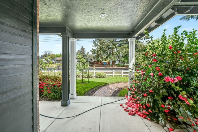 2078 Orchard Home Drive, Medford, OR 97501