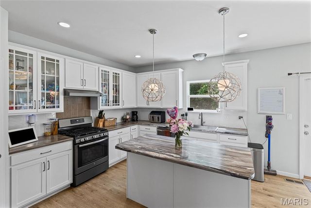 901 Timber Ridge Court, Fenton, MO 63026