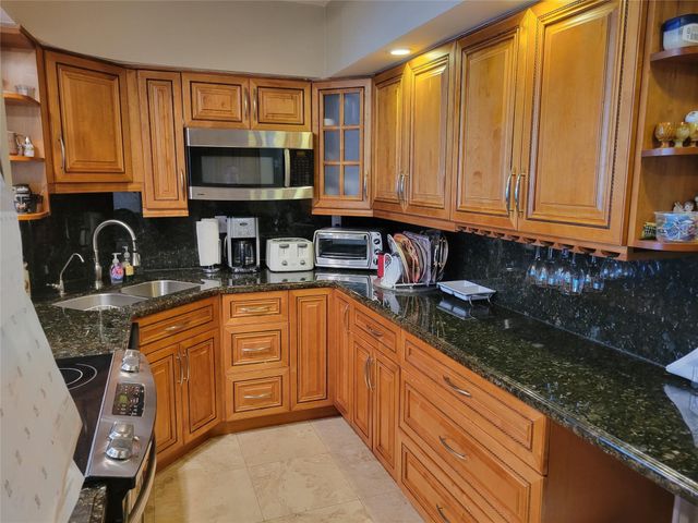 3233 NE 34th Street 322, Fort Lauderdale, FL 33308