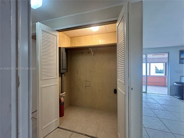 2341 SW 84th Ave, Davie, FL 33324