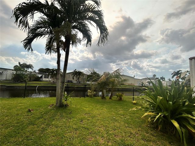2341 SW 84th Ave, Davie, FL 33324