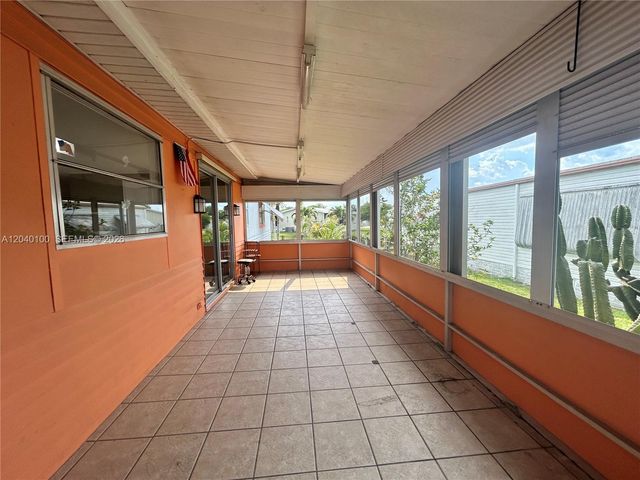 2341 SW 84th Ave, Davie, FL 33324