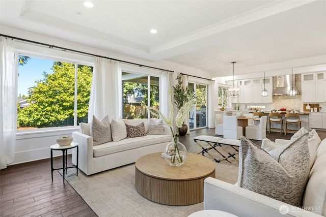 10610 NE 28th Street, Bellevue, WA 98004