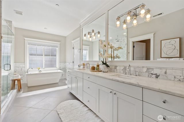 10610 NE 28th Street, Bellevue, WA 98004