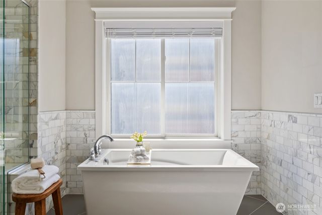 10610 NE 28th Street, Bellevue, WA 98004