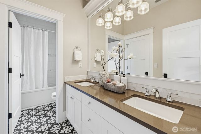 10610 NE 28th Street, Bellevue, WA 98004