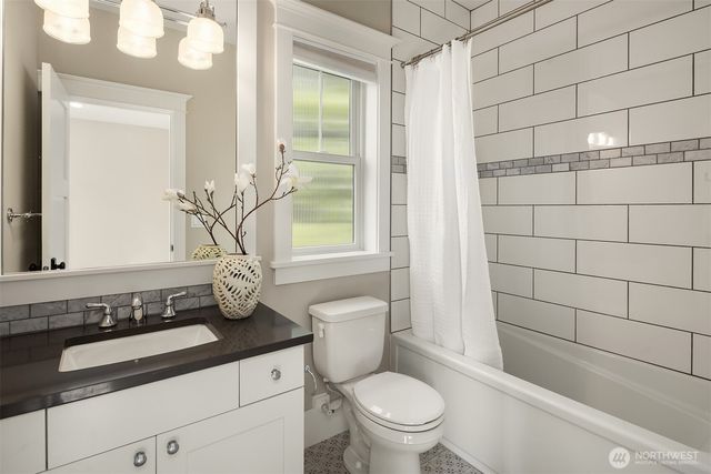 10610 NE 28th Street, Bellevue, WA 98004