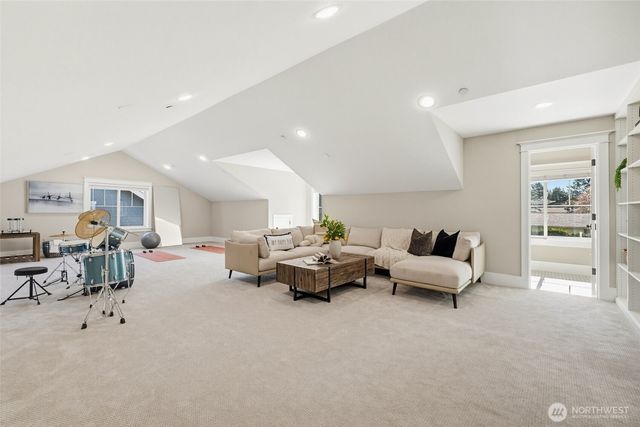 10610 NE 28th Street, Bellevue, WA 98004