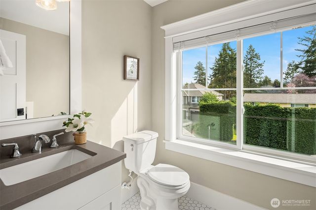 10610 NE 28th Street, Bellevue, WA 98004