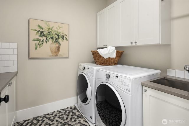 10610 NE 28th Street, Bellevue, WA 98004