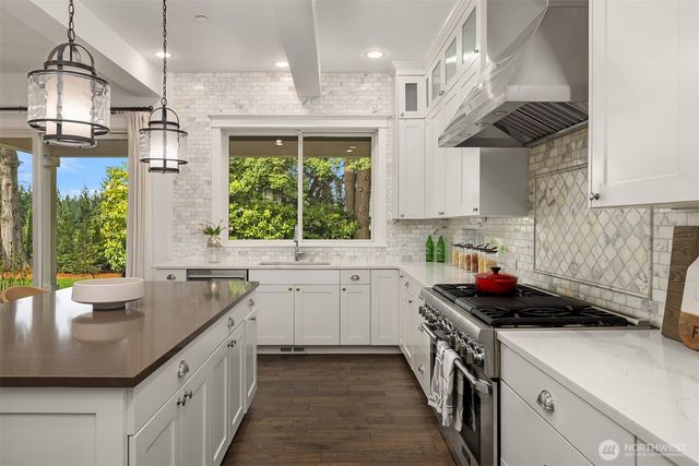 10610 NE 28th Street, Bellevue, WA 98004