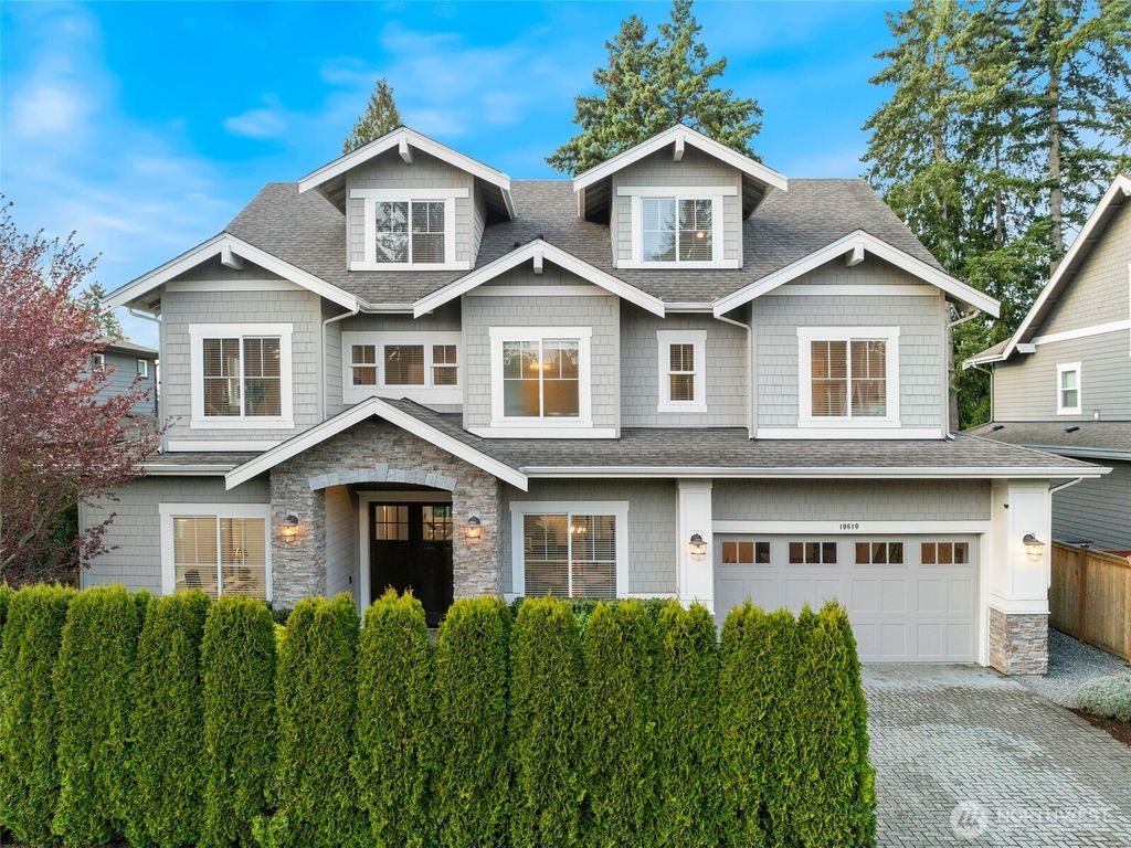 10610 NE 28th Street, Bellevue, WA 98004