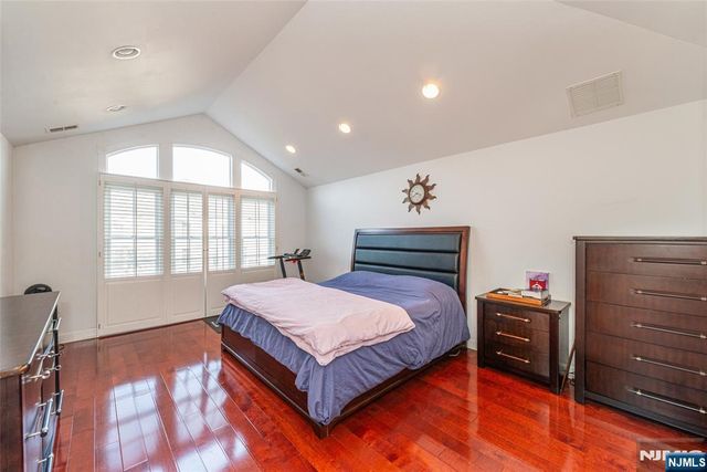 115 Kensington Lane 196, Livingston, NJ 07039