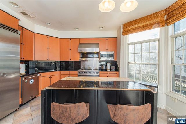 115 Kensington Lane 196, Livingston, NJ 07039