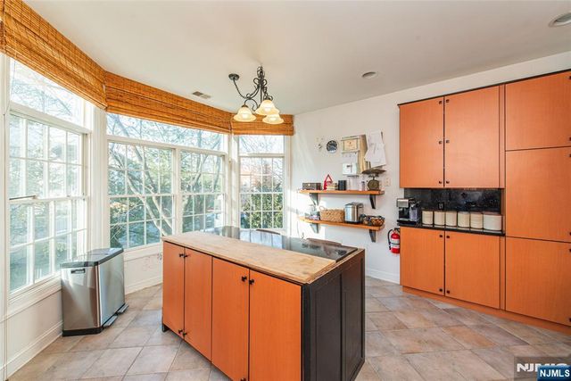 115 Kensington Lane 196, Livingston, NJ 07039