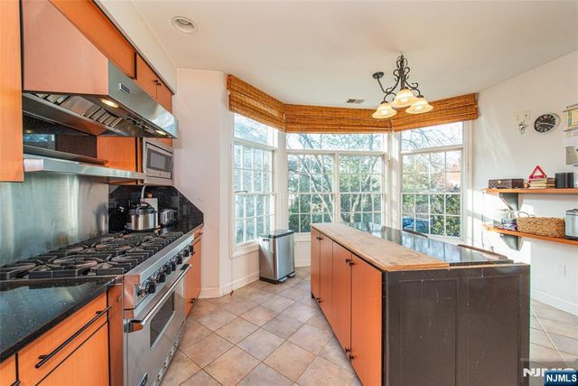 115 Kensington Lane 196, Livingston, NJ 07039