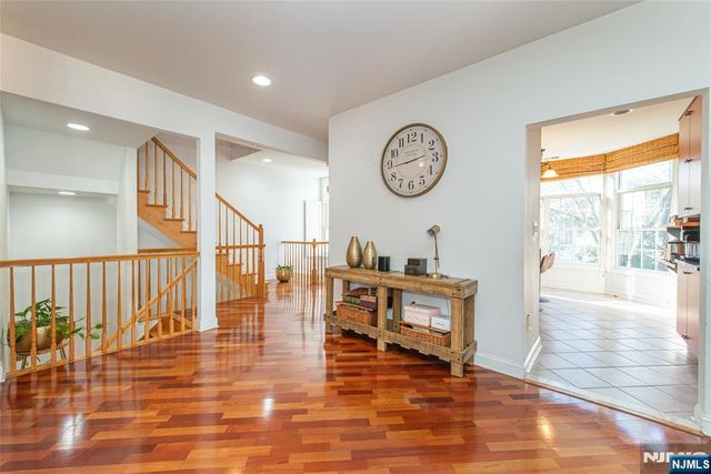 115 Kensington Lane 196, Livingston, NJ 07039