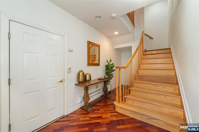 115 Kensington Lane 196, Livingston, NJ 07039