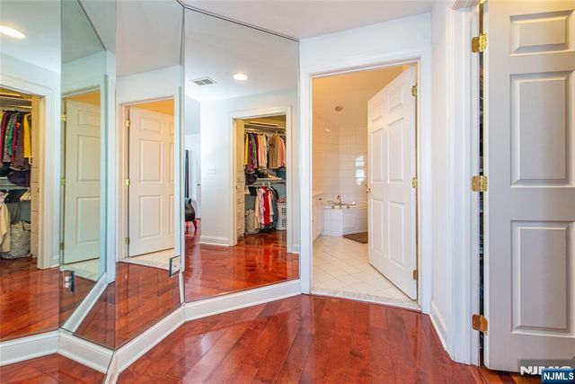 115 Kensington Lane 196, Livingston, NJ 07039