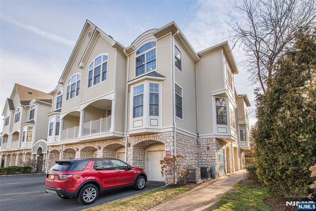 115 Kensington Lane 196, Livingston, NJ 07039