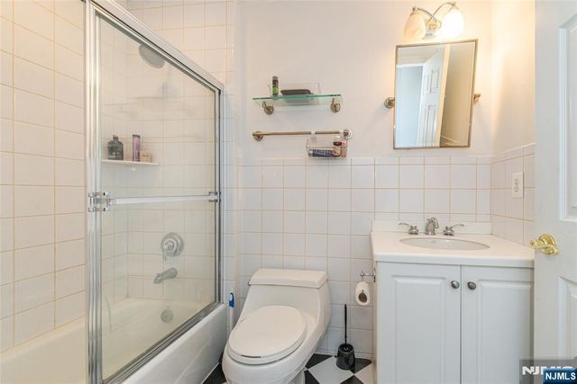 115 Kensington Lane 196, Livingston, NJ 07039