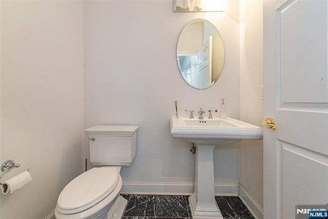 115 Kensington Lane 196, Livingston, NJ 07039