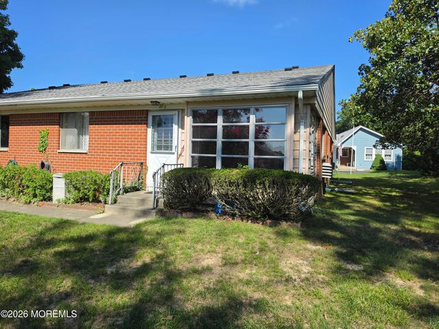 27 Salem Drive C, Whiting, NJ 08759