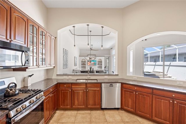 1821 Tarpon Bay DR S, Naples, FL 34119